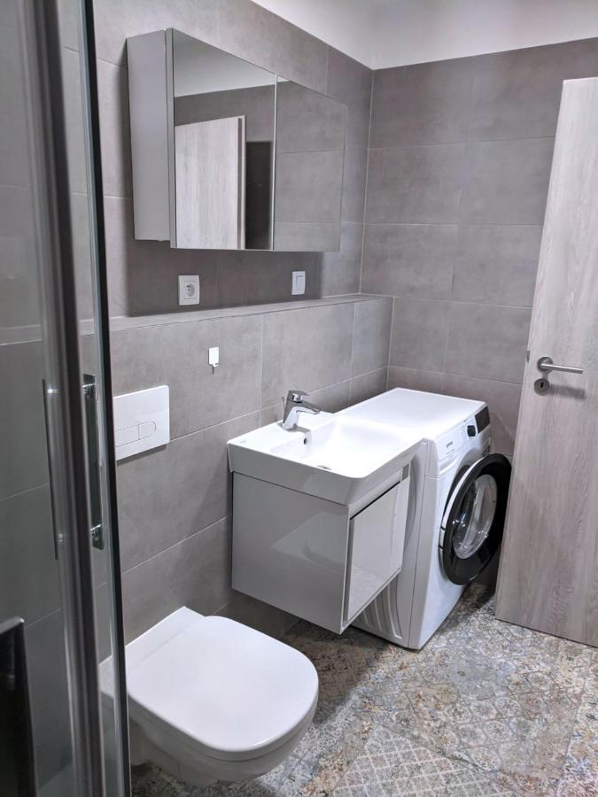 Old Town 1 Bdr, A/C, W/Parking Apartment Братислава Екстериор снимка