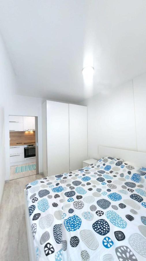 Old Town 1 Bdr, A/C, W/Parking Apartment Братислава Екстериор снимка